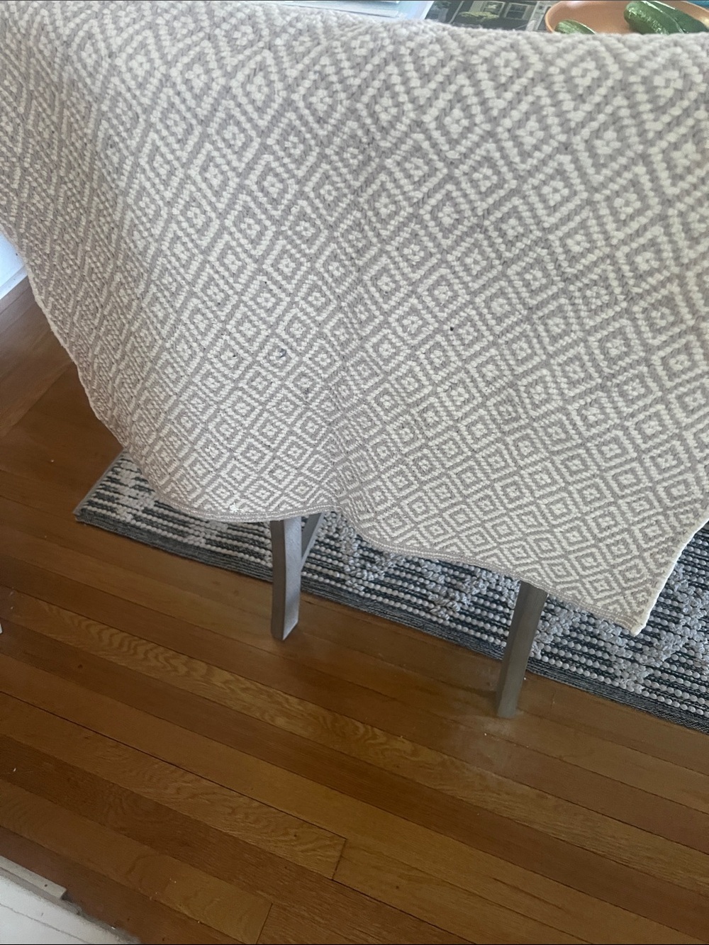 Neutral Diamond Pattern Tablecloth - White/Cream